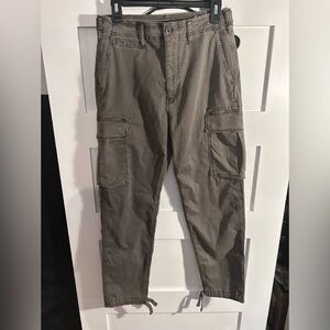 American Eagle Outfitters Men's Cargo Pants in Dark Olive